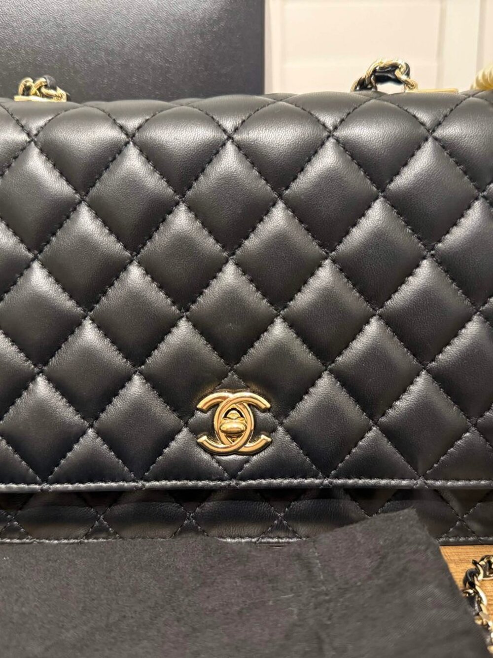 Chanel Fantasy Pearl Flap Bag in Black Lambskin, LGHW - Picture 3 of 11
